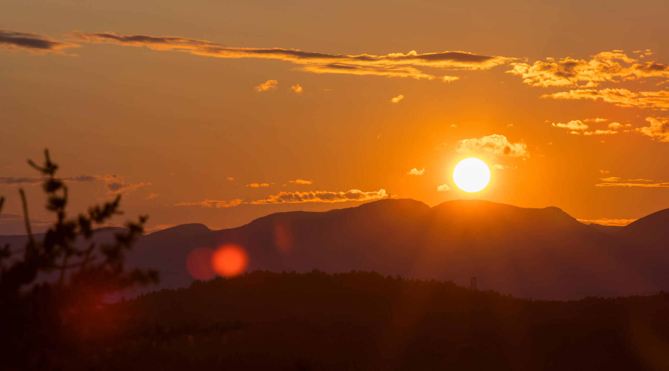 Coucher de soleil sur les montagnes de charlevoix